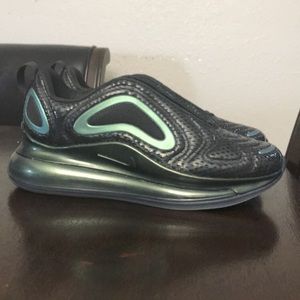 Airmax 720 size 5